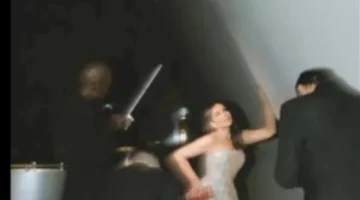 إطلالة ساحرة.. منى زكي تخطف الأنظار في أحدث ظهور بلقب سندريلا العرب